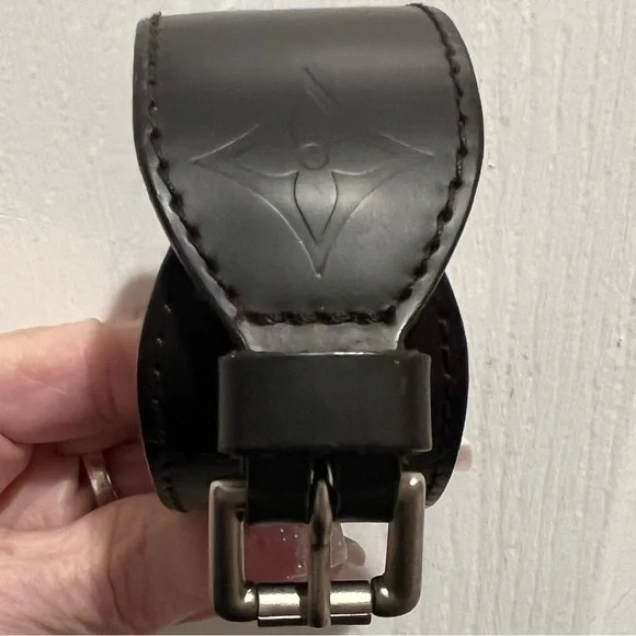 LOUIS VUITTON MONOGRAM GLASE FORCE WRAP LEATHER BRACELET.